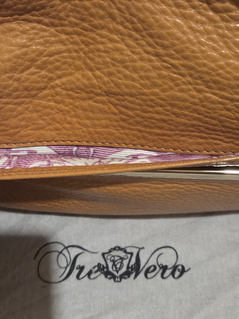 Vintage Tre Vero Cognac Leather Tote with Gold Hardware - Picture 4 of 6